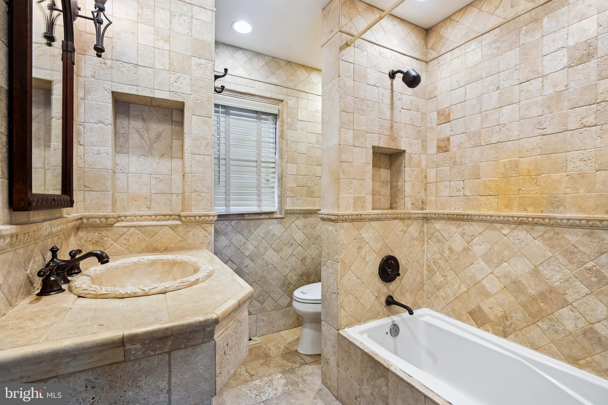 QUEEN ANNE HILL - Residential