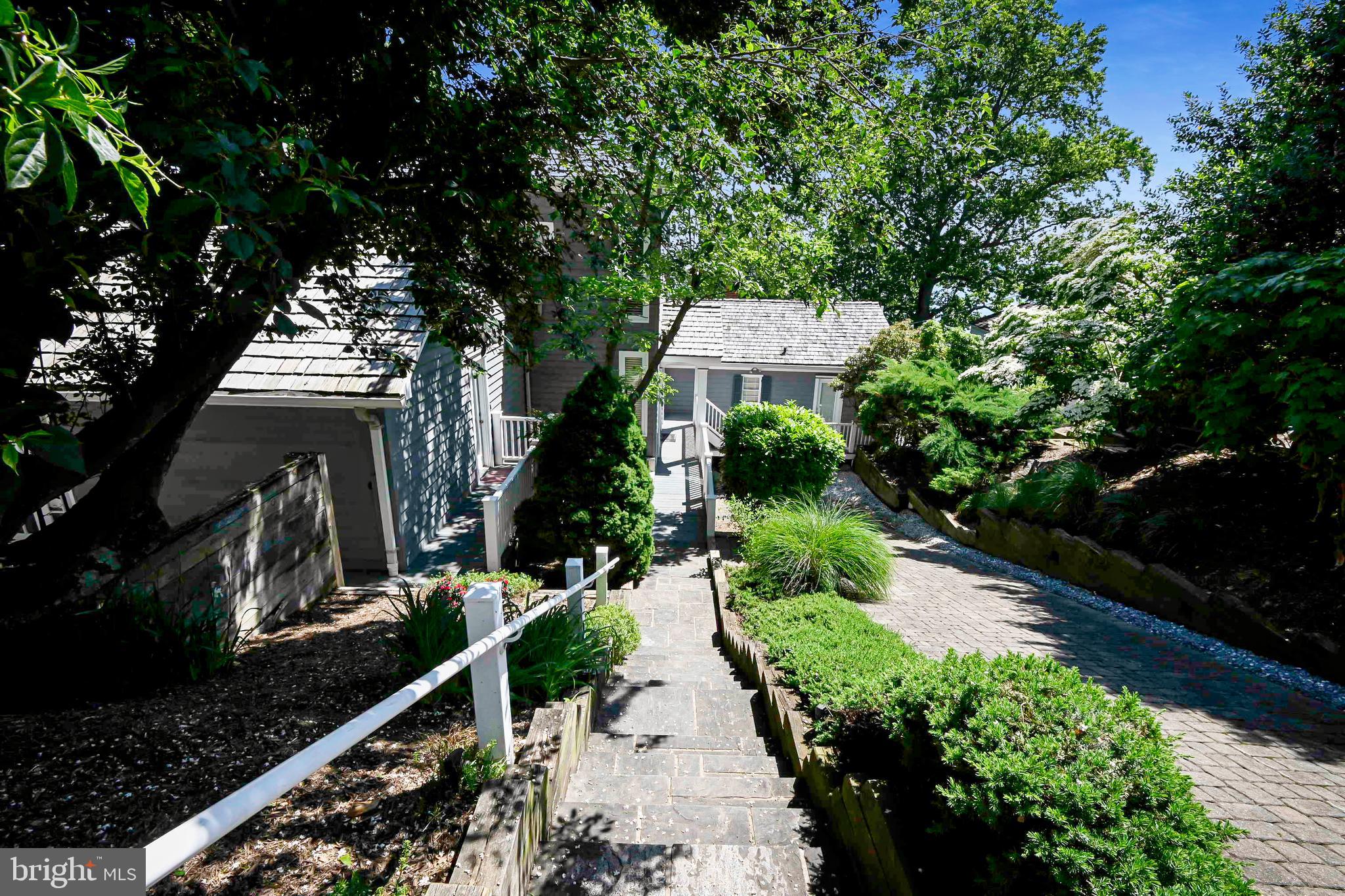 QUEEN ANNE HILL - Residential