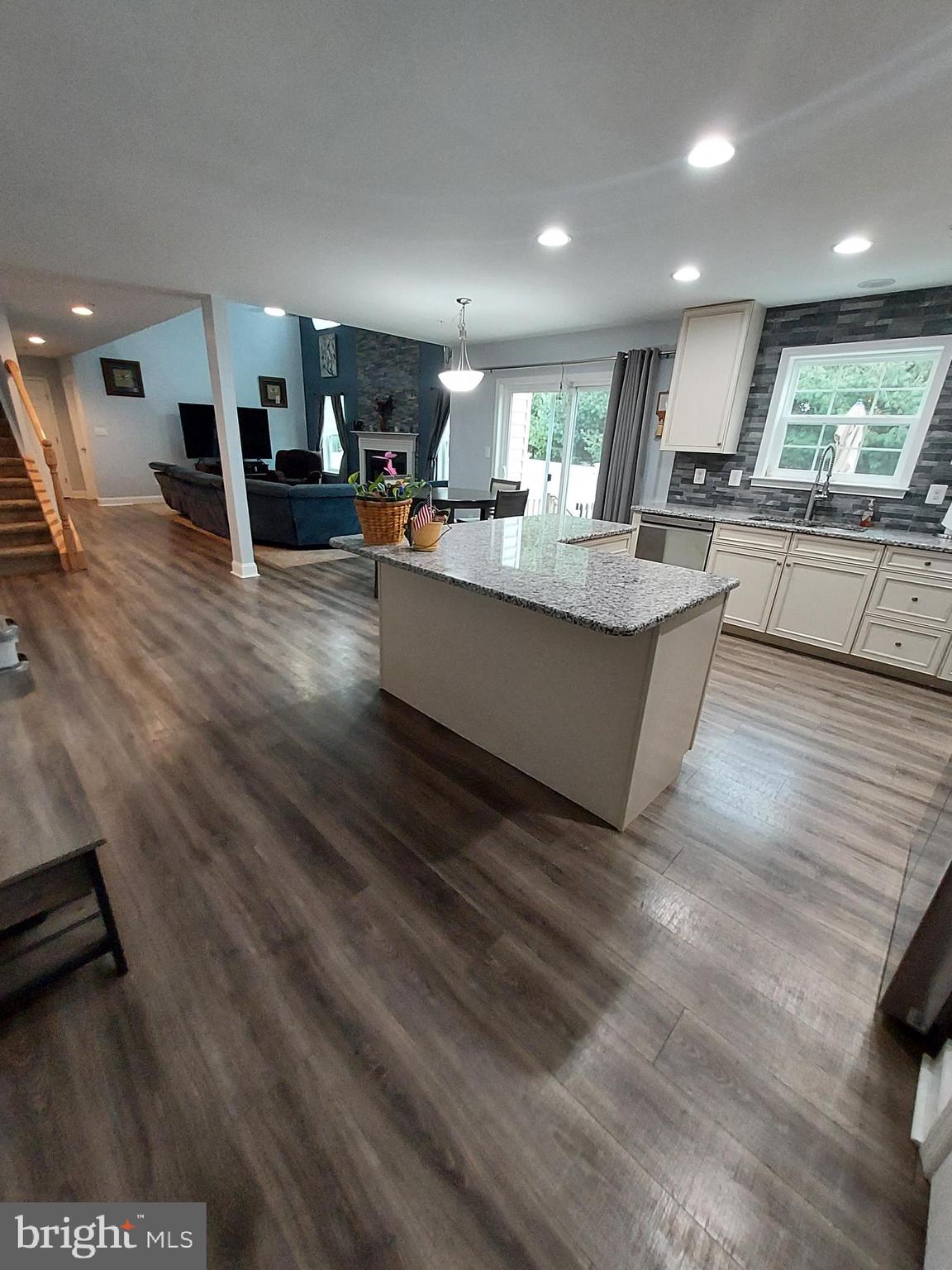 LARSONS RESERVE AT ANDORA - Residential