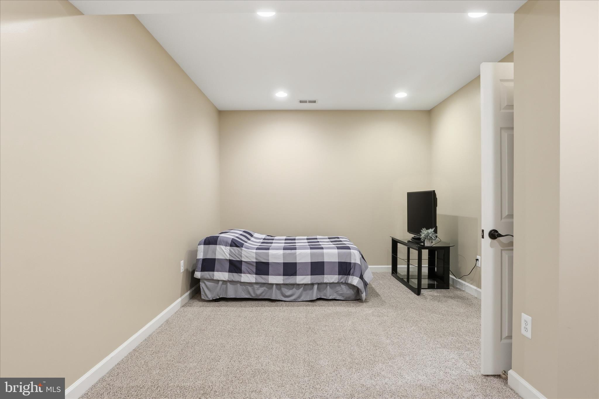 FIELDS OF NOTTINGHAM - Residential