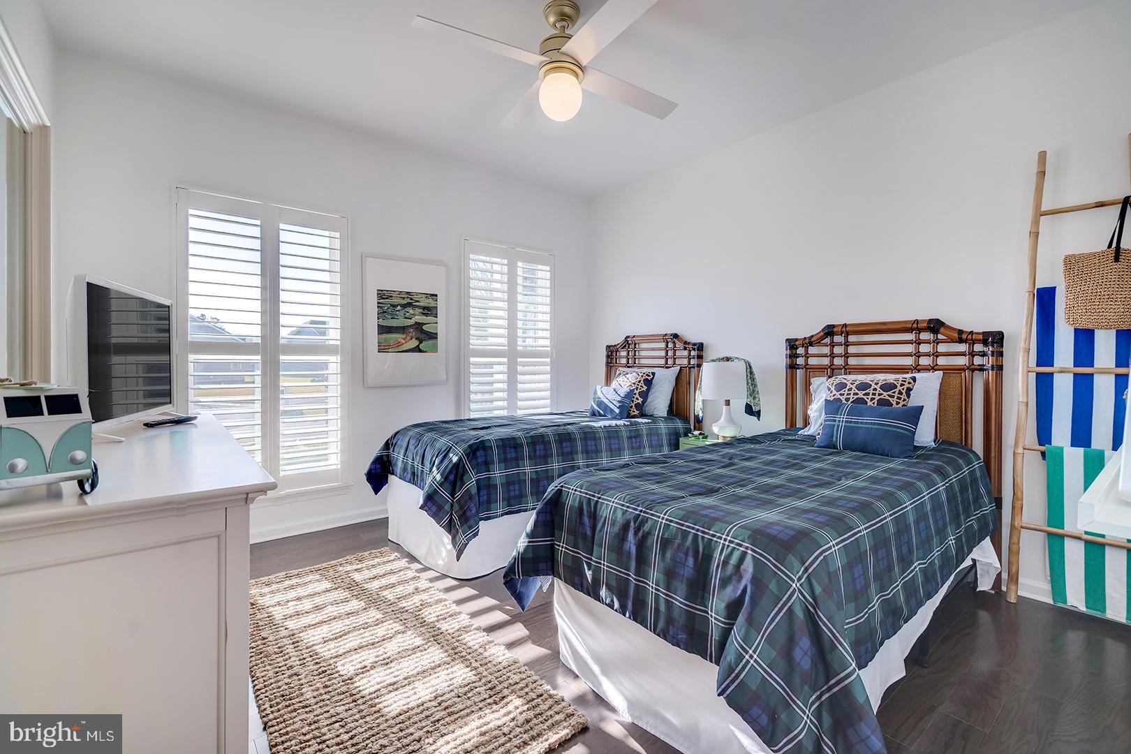 PENINSULA LAKES - Residential