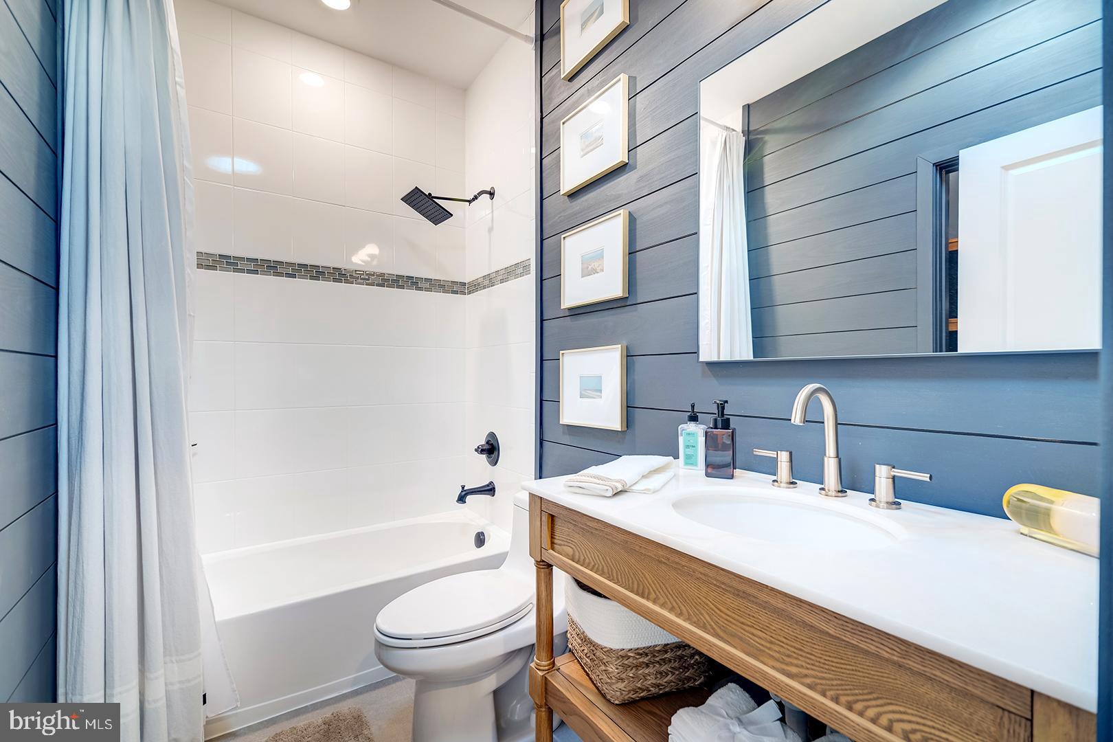 PENINSULA LAKES - Residential