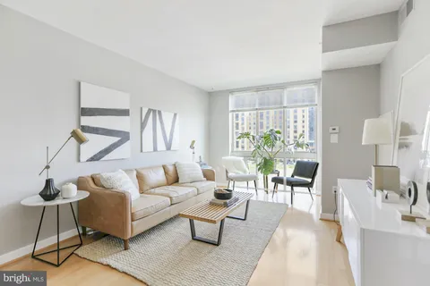 MLS: DCDC2193518