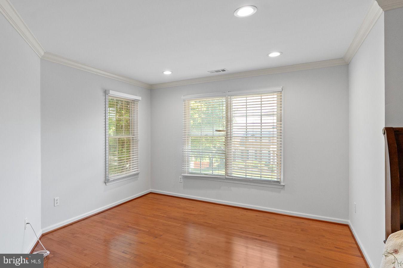 LOUDOUN VALLEY ESTATES - Residential