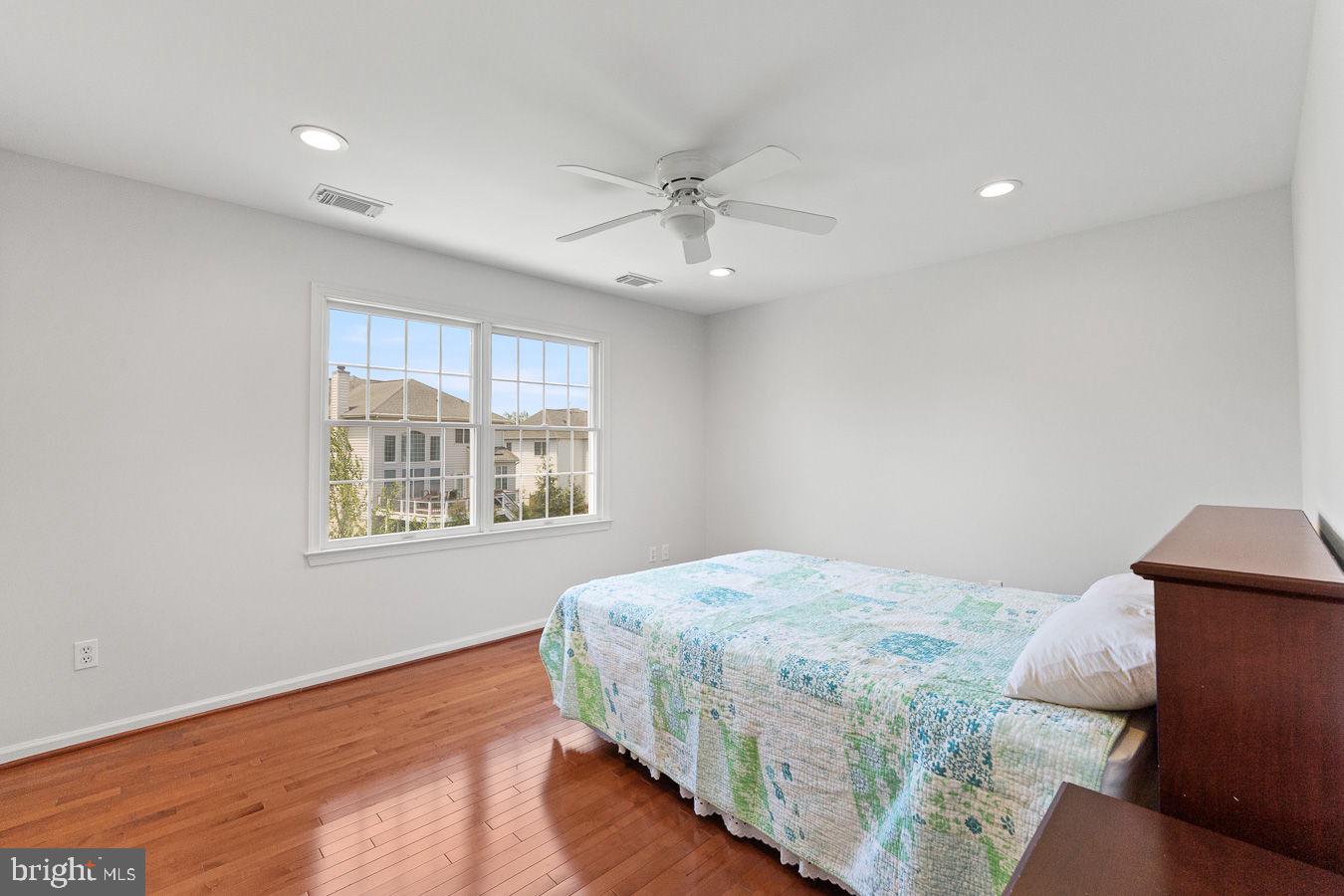 LOUDOUN VALLEY ESTATES - Residential