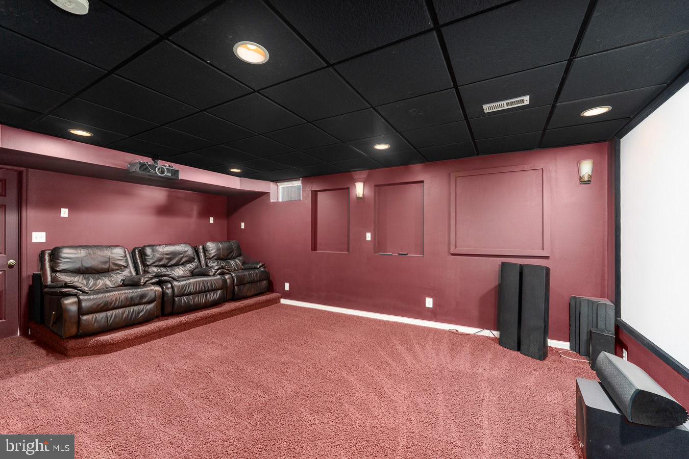 LOUDOUN VALLEY ESTATES - Residential