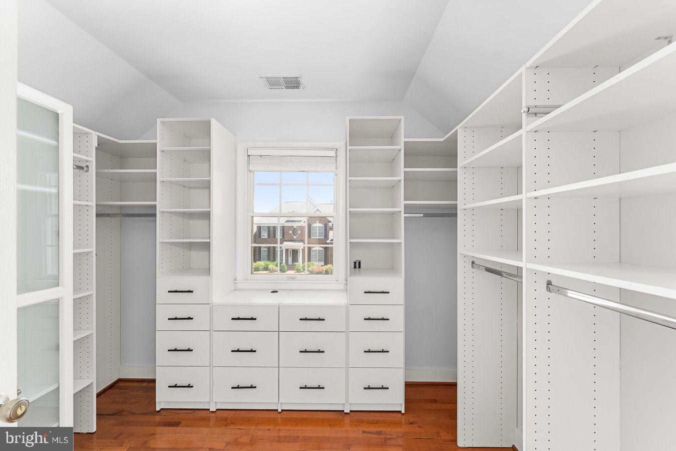 LOUDOUN VALLEY ESTATES - Residential