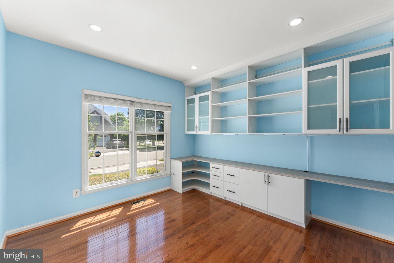 LOUDOUN VALLEY ESTATES - Residential