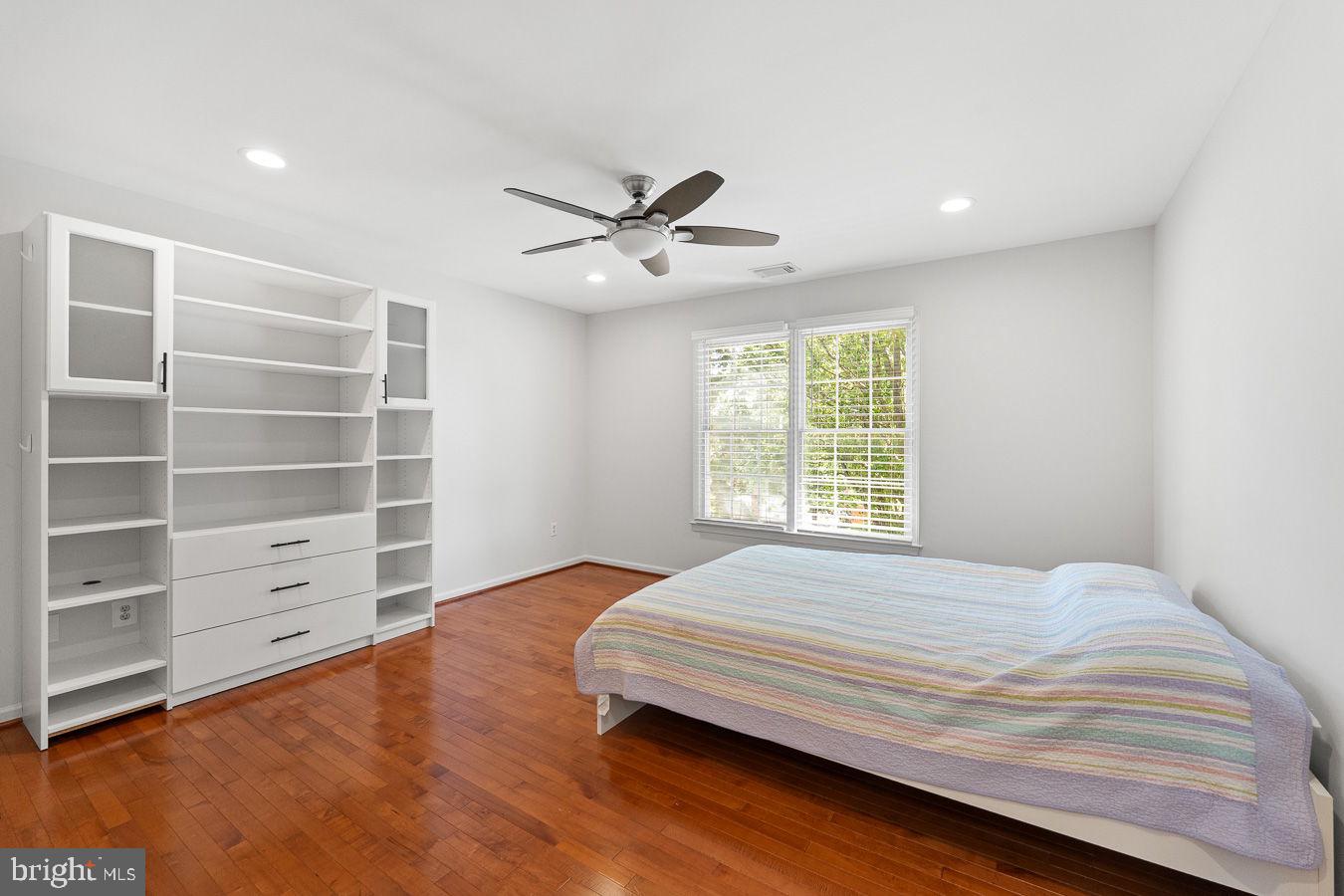 LOUDOUN VALLEY ESTATES - Residential