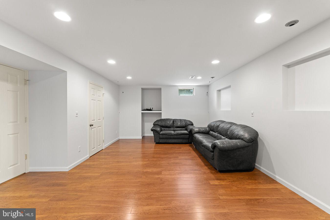 LOUDOUN VALLEY ESTATES - Residential
