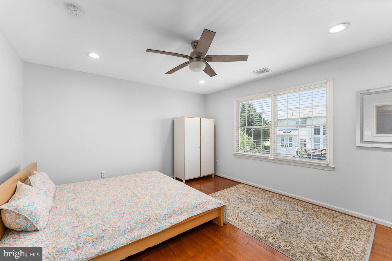 LOUDOUN VALLEY ESTATES - Residential