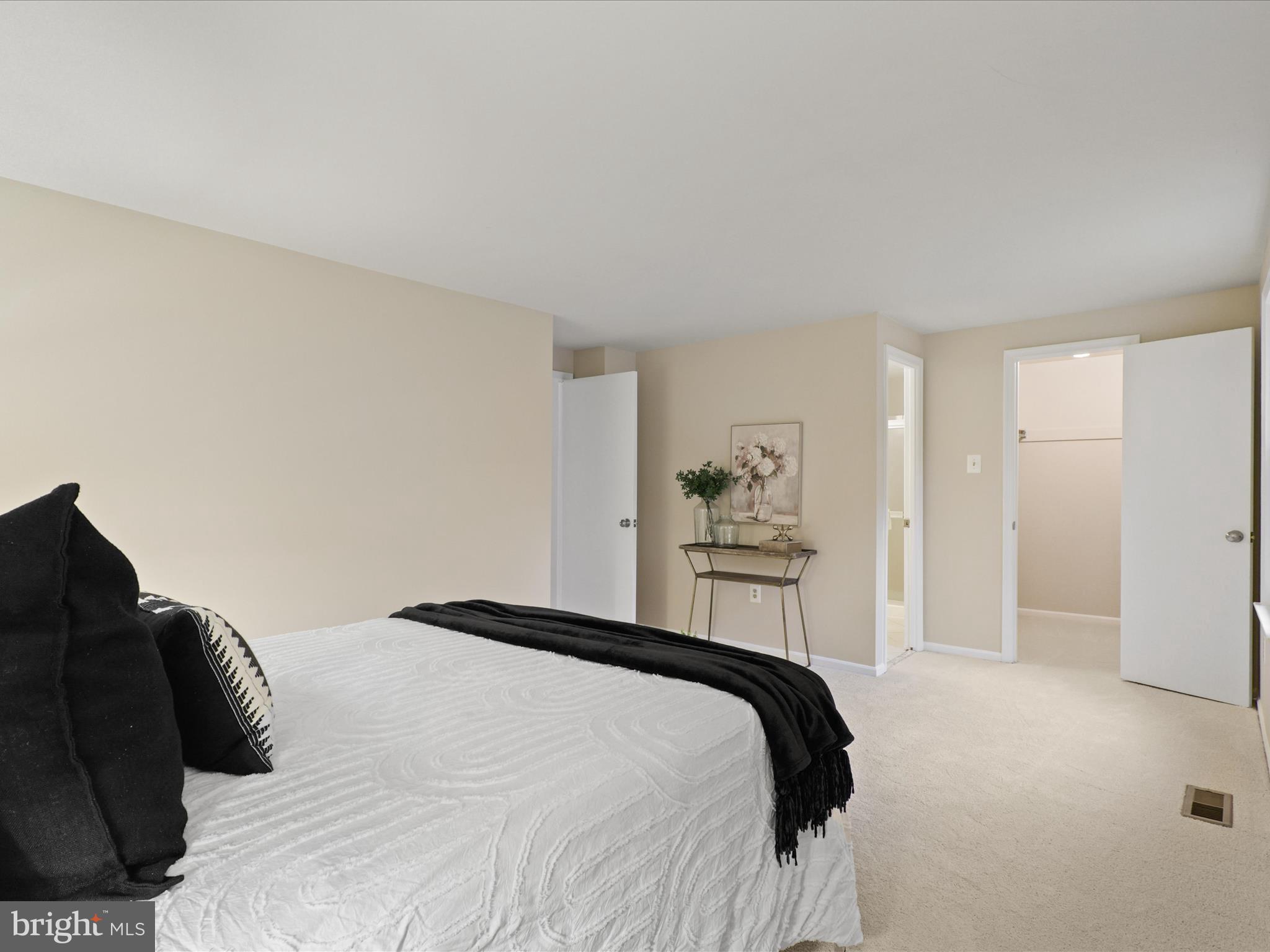 COLCHESTER HUNT - Residential