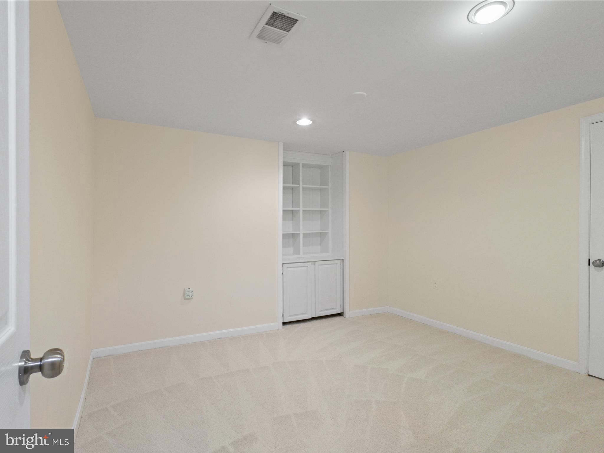 COLCHESTER HUNT - Residential