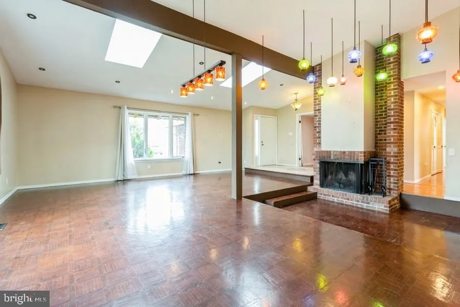 Marlton, New Jersey 08053, United States, 4 Bedrooms Bedrooms, ,2 BathroomsBathrooms,Residential,Contingent,182608