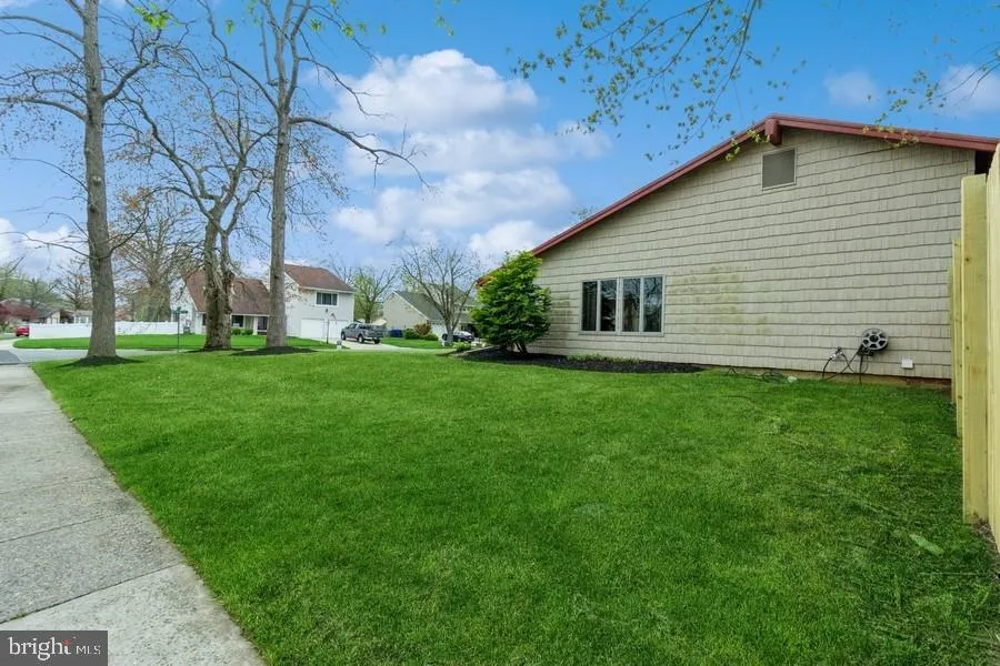 Marlton, New Jersey 08053, United States, 4 Bedrooms Bedrooms, ,2 BathroomsBathrooms,Residential,Contingent,182608