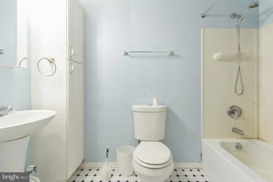 Marlton, New Jersey 08053, United States, 4 Bedrooms Bedrooms, ,2 BathroomsBathrooms,Residential,Contingent,182608