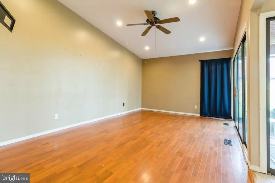 Marlton, New Jersey 08053, United States, 4 Bedrooms Bedrooms, ,2 BathroomsBathrooms,Residential,Contingent,182608