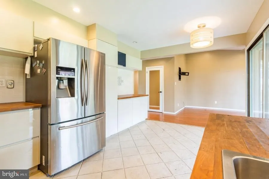 Marlton, New Jersey 08053, United States, 4 Bedrooms Bedrooms, ,2 BathroomsBathrooms,Residential,Contingent,182608