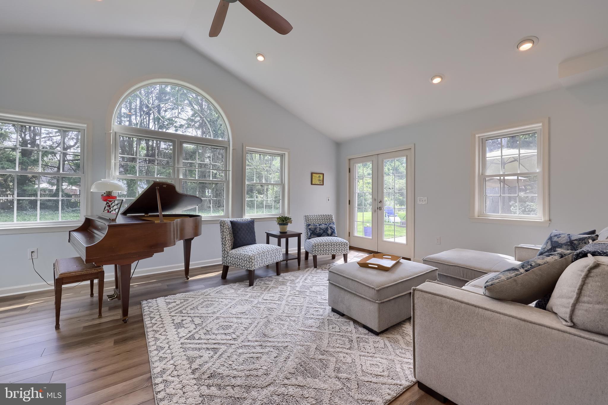 1330 FOXCROFT DRIVE