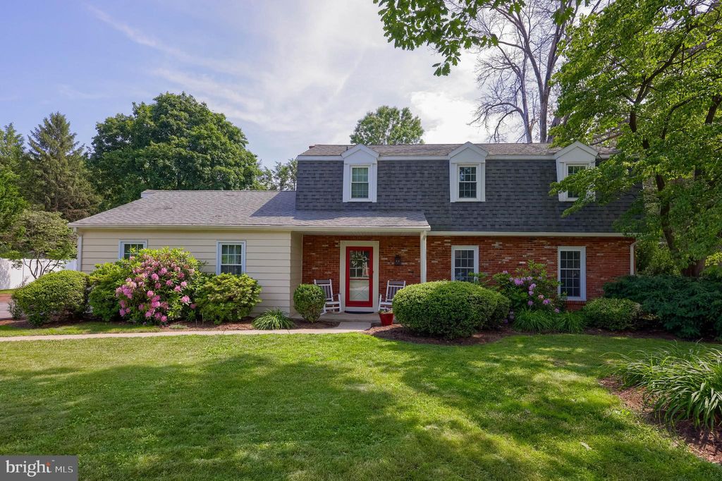 Photo of 1330 Foxcroft Drive, LANCASTER, PA 17601 (MLS # PALA2071138)