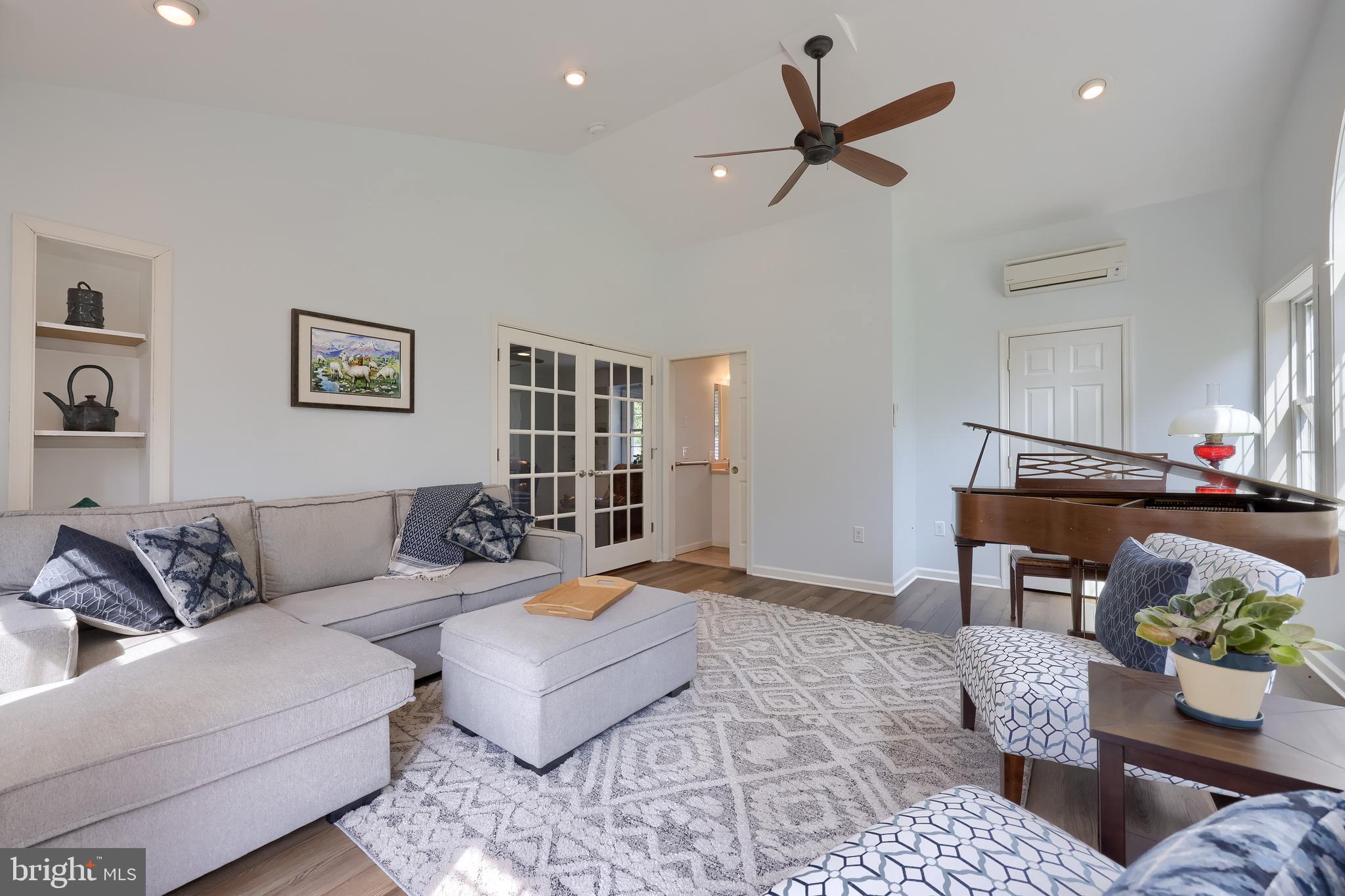 1330 FOXCROFT DRIVE