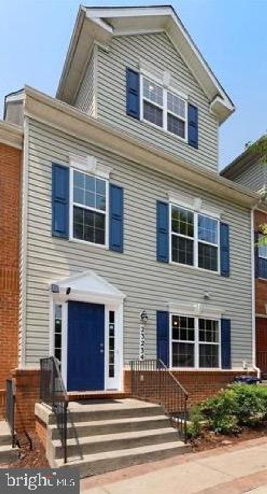 OFFER DEADLINE WEDNESDAY, MAY 8 1:00 PM.  WOW – GREAT  LOCATION.  Enjoy this condo townhome that is sun filled and well maintained located in the Gateway Commons community of Clarksburg.  The first level features a bedroom with full bath.  Middle level - Large kitchen and dining combo.  Situated on the upper level is a relaxing primary bedroom with an en-suite bath.  A commuters’ dream - easy access to I-270, MD-355, adjacent to Germantown, and a short drive to Clarksburg Premium Outlets, Gaithersburg, Rio, Downtown Crown, Rockville, many shops, and restaurants...  Pet friendly neighborhood.