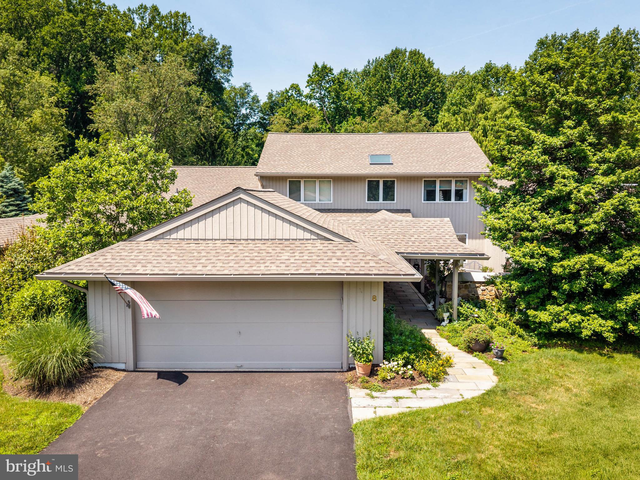 8 TULLAMORE DRIVE