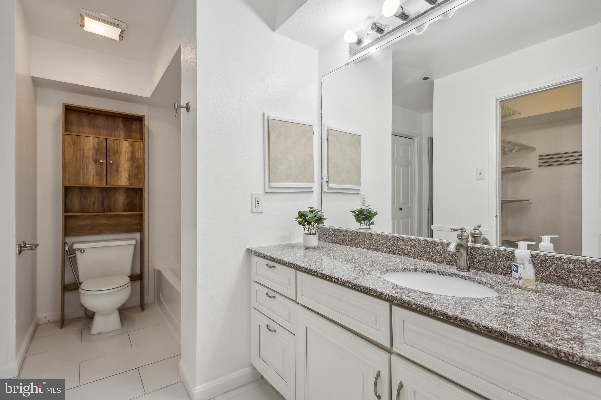 POINTE AT PARK CENTER - Residential