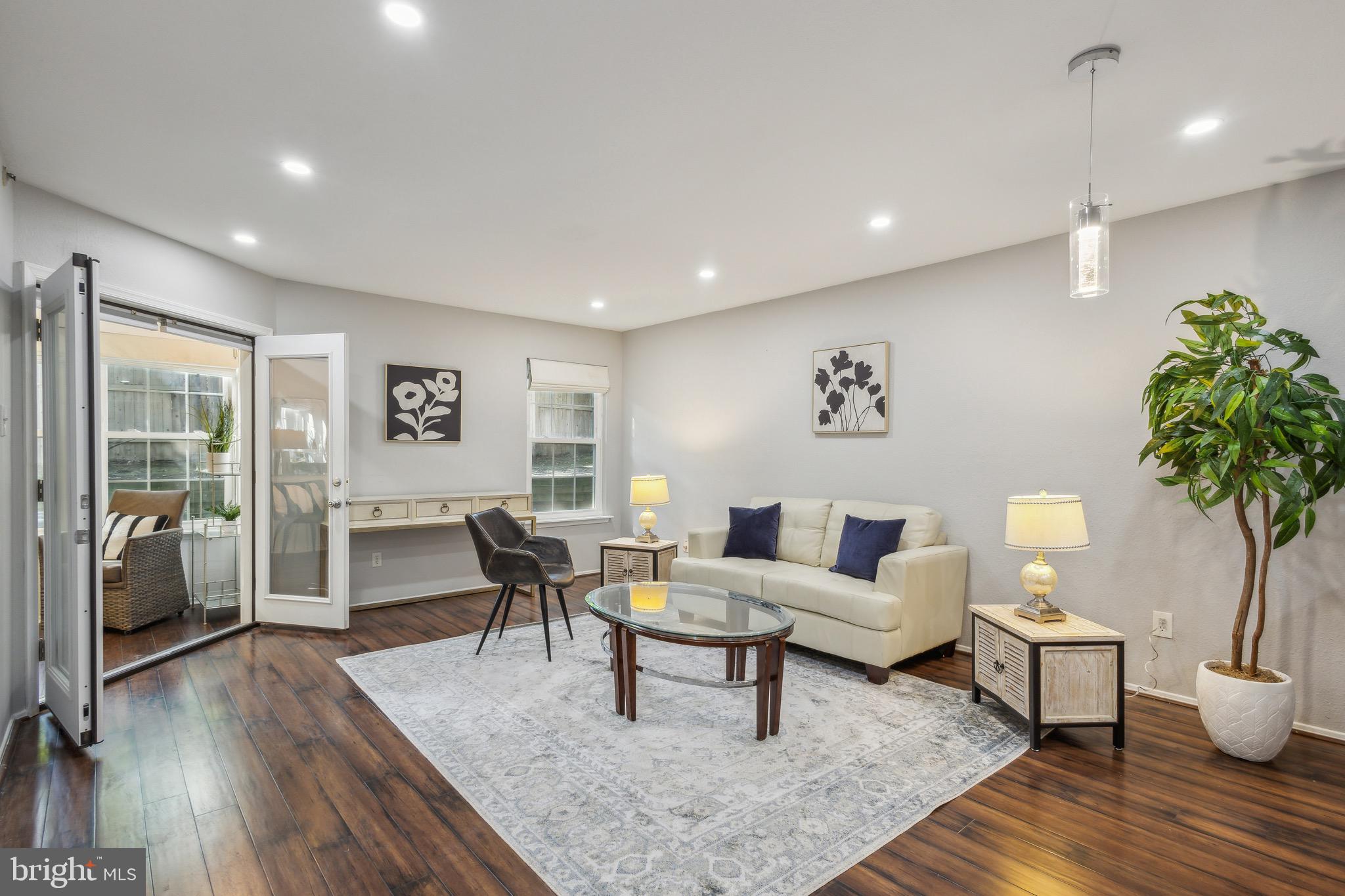 POINTE AT PARK CENTER - Residential