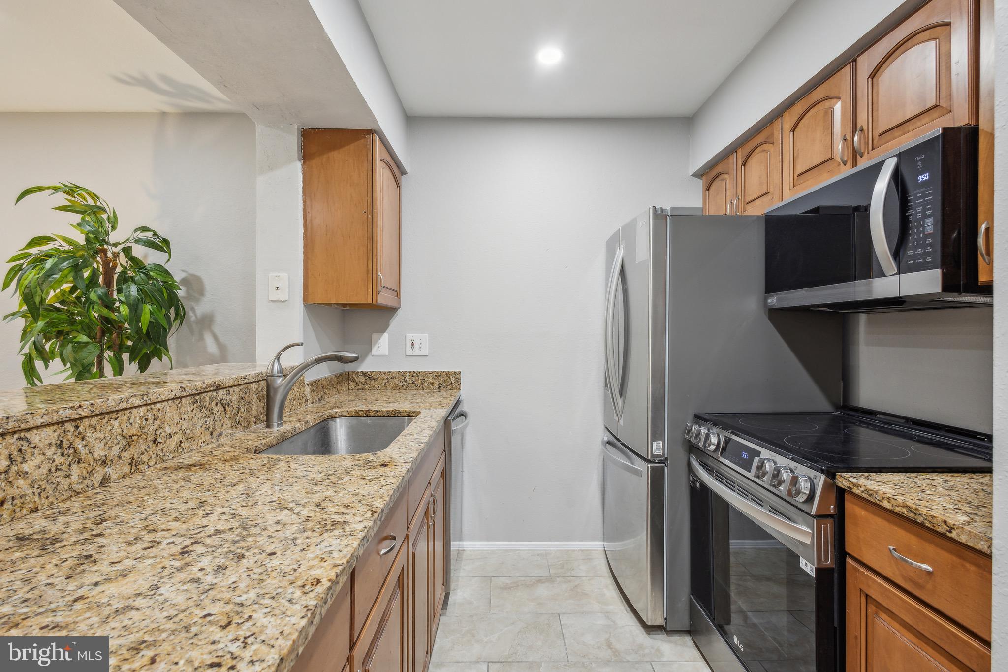 POINTE AT PARK CENTER - Residential