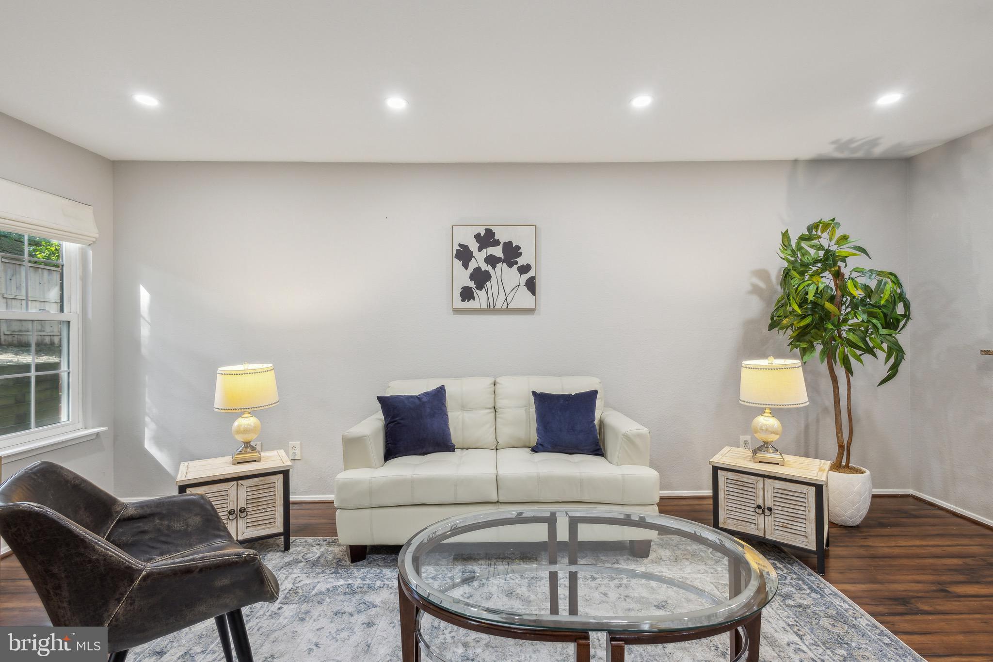 POINTE AT PARK CENTER - Residential