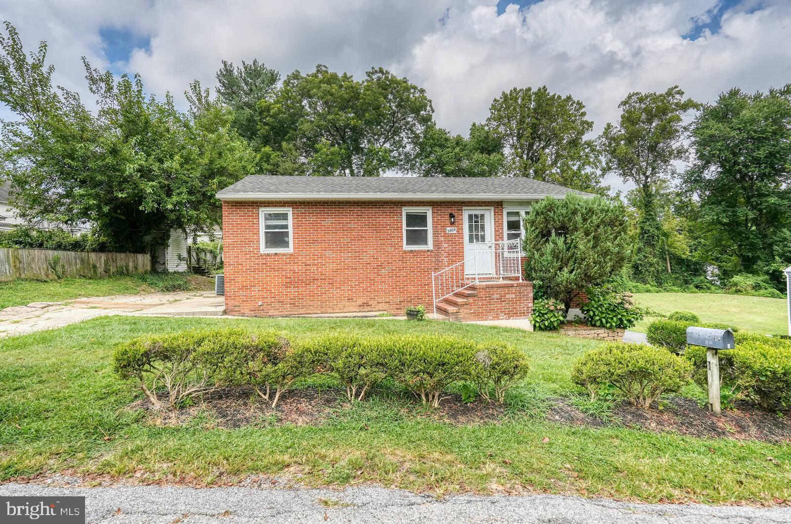 Beautiful single-family residence ready for a new occupant. This listing is for the lower-level unit only. The rent includes all utilities. Great Catonsville location, two bedrooms, and two bathrooms on the lower level. Easy access from the entrance level, no need to climb up or go down, one level easy access, bedrooms, kitchen, and private laundry area on the same level. Breathtaking view of the yard overlooking a greener lawn. Relax on the side outdoor furniture for an evening cup of your favorite beverage. LPV flooring throughout, eat-in kitchen, side and rear entry, private washer and dryer, driveway and street parking, and lots of room for outdoor yard events. Schedule a showing today or call the listing agent with any questions!
https://apply.link/34Lv4w0