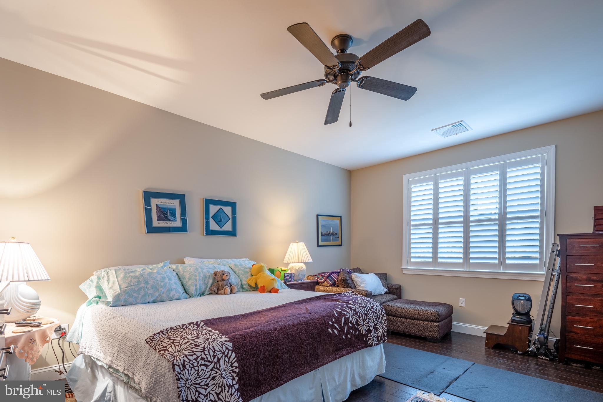 HOME TOWNE SQUARE - Residential