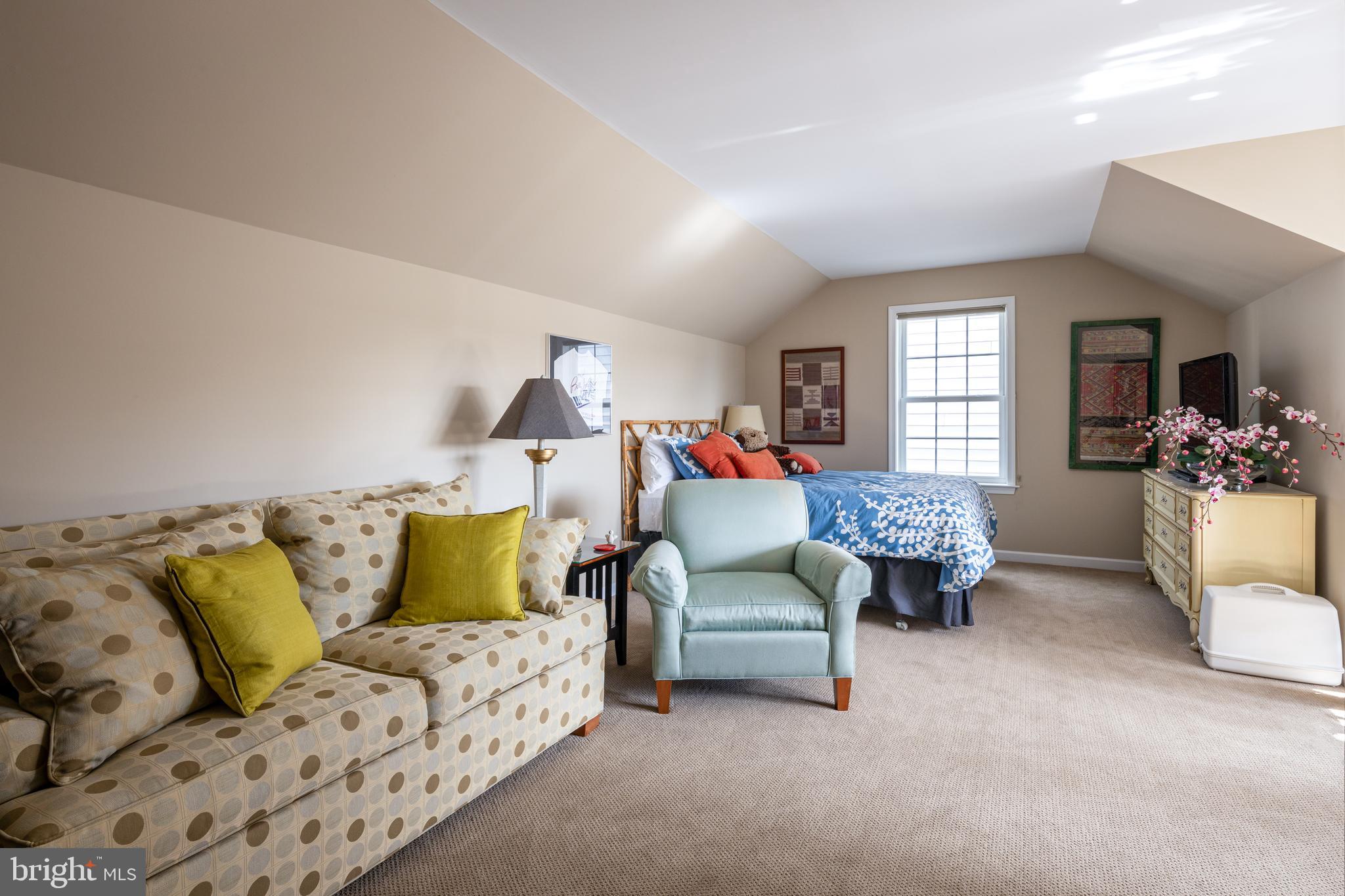 HOME TOWNE SQUARE - Residential