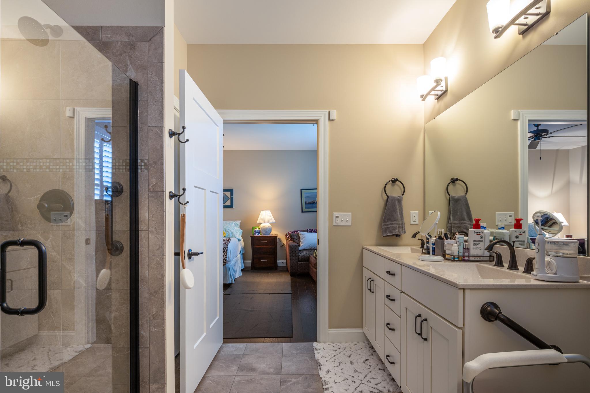 HOME TOWNE SQUARE - Residential