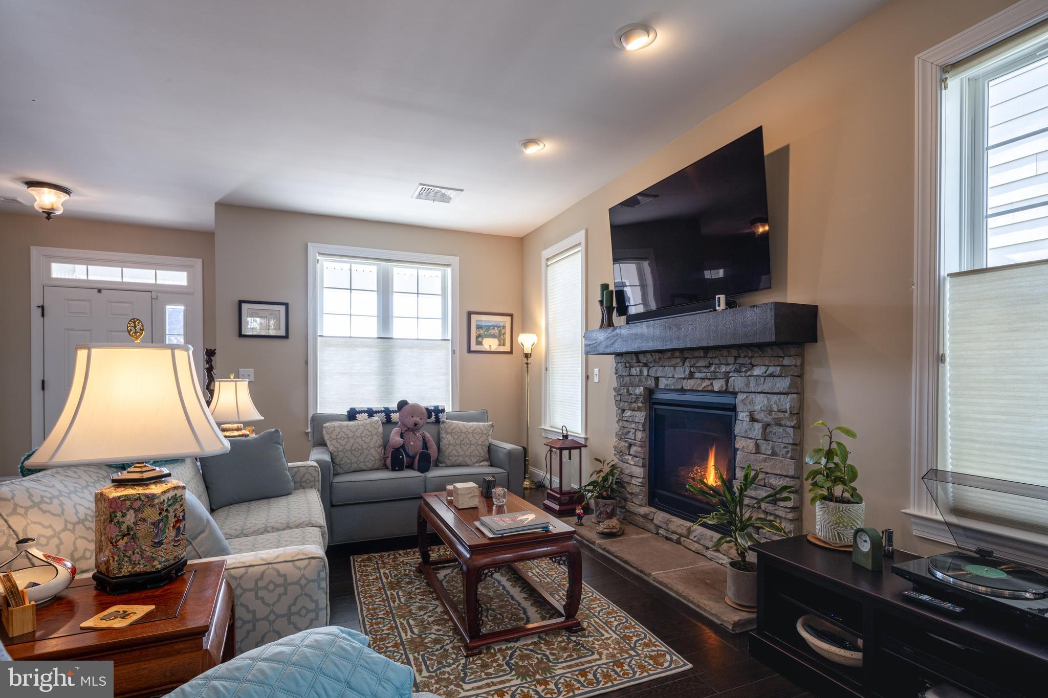 HOME TOWNE SQUARE - Residential