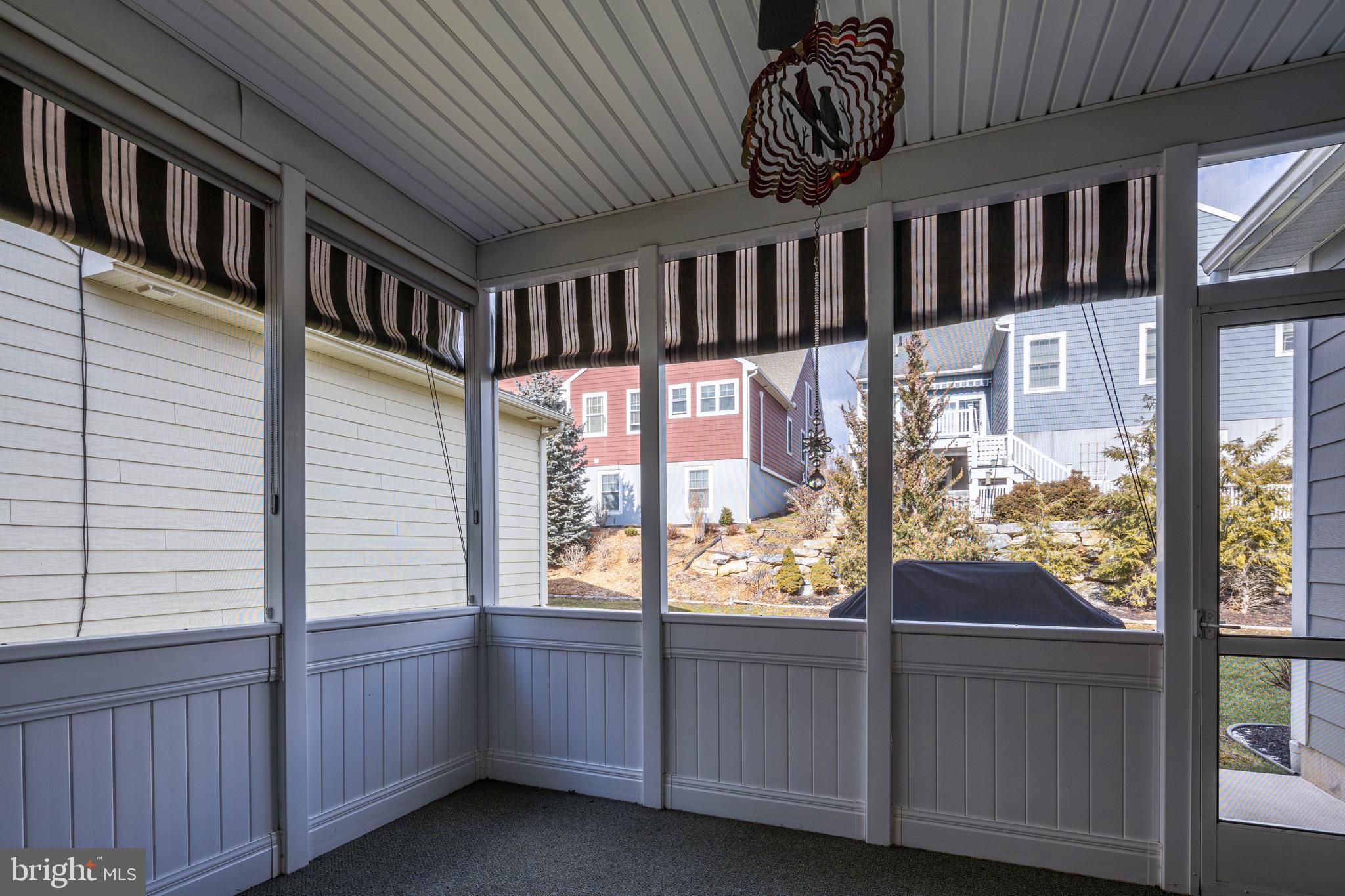 HOME TOWNE SQUARE - Residential