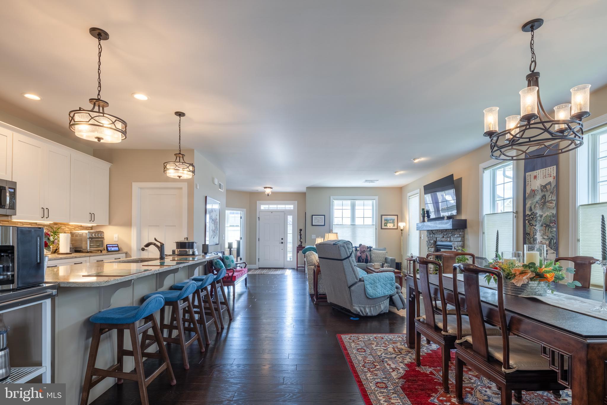 HOME TOWNE SQUARE - Residential