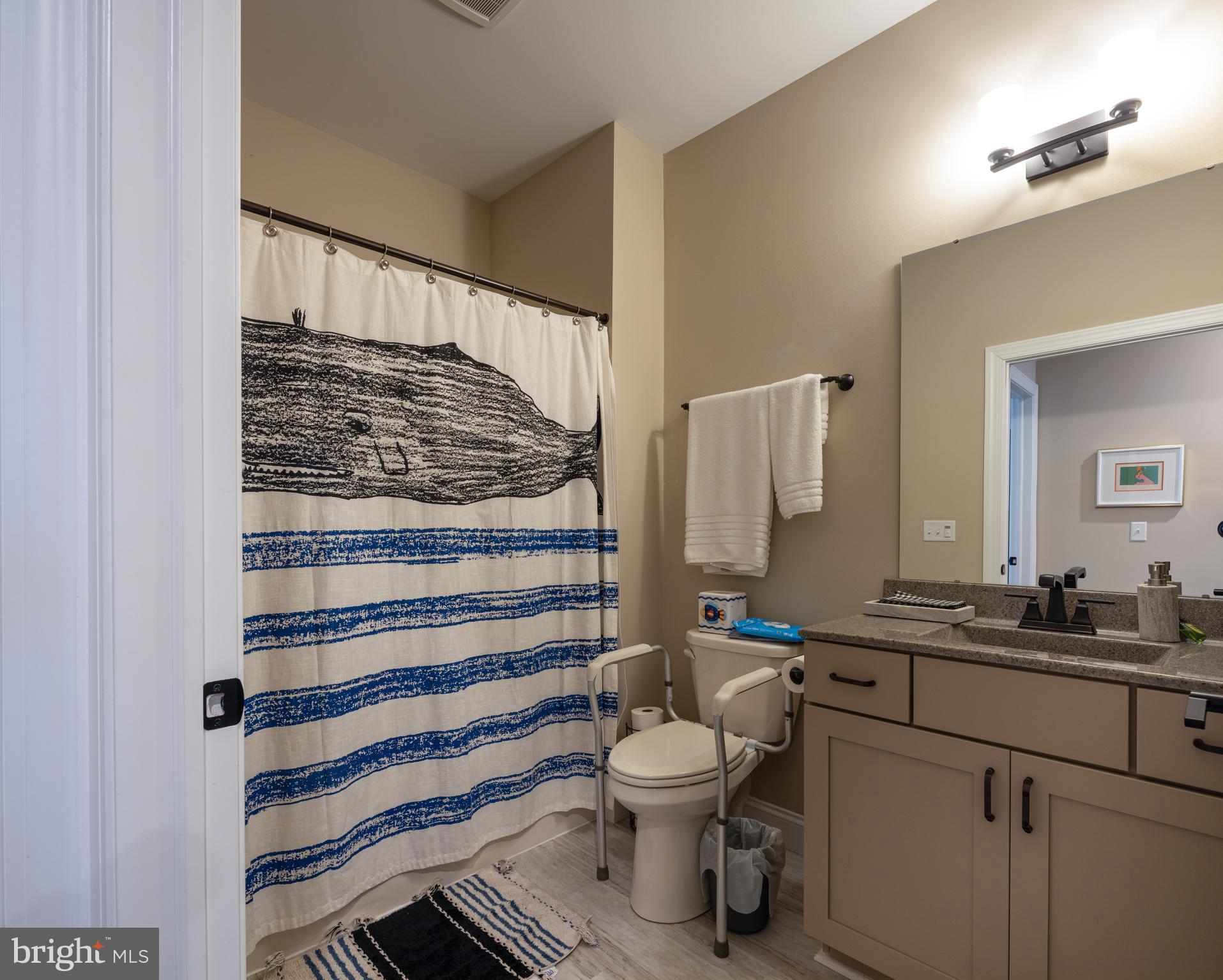 HOME TOWNE SQUARE - Residential