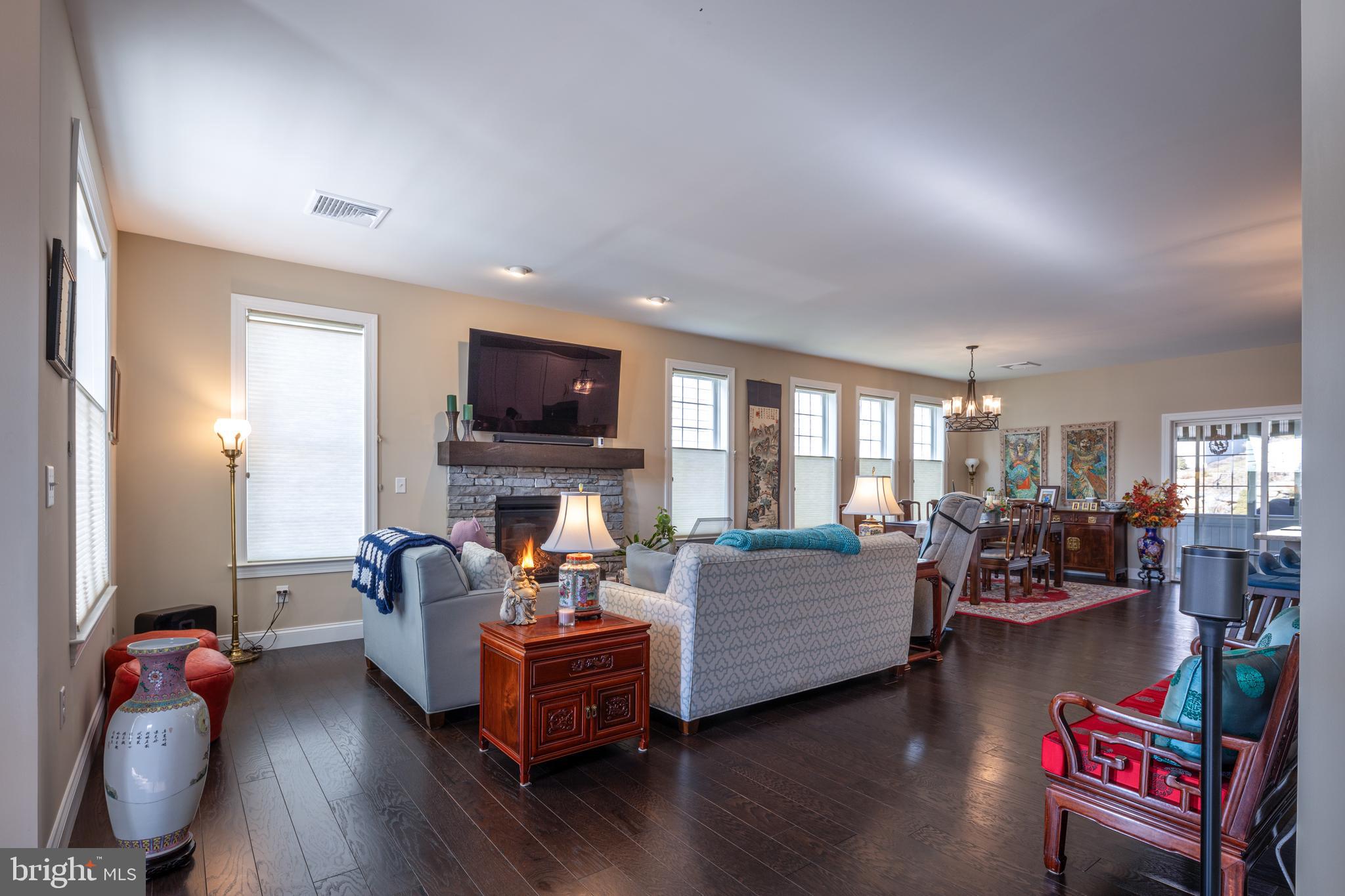 HOME TOWNE SQUARE - Residential