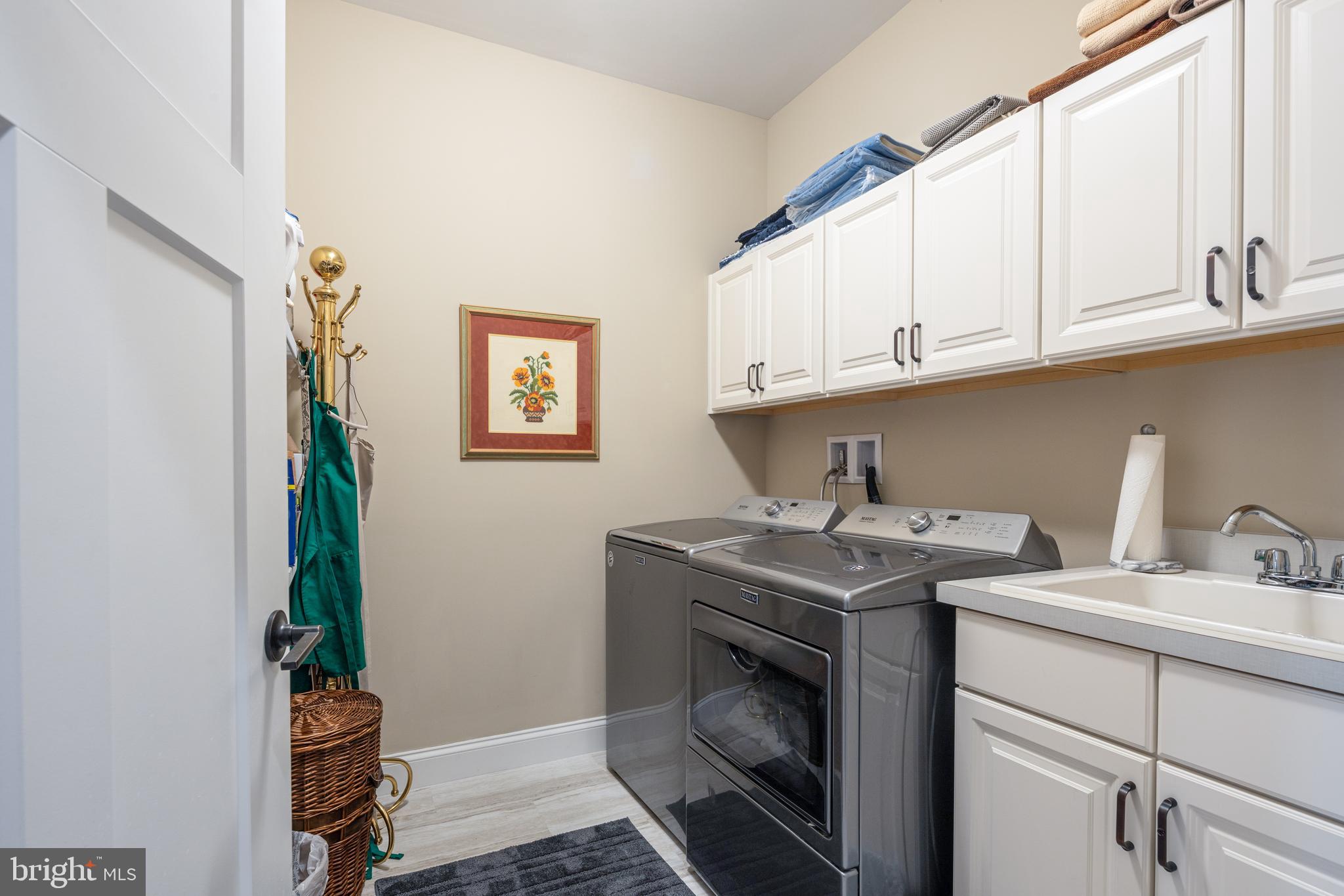 HOME TOWNE SQUARE - Residential