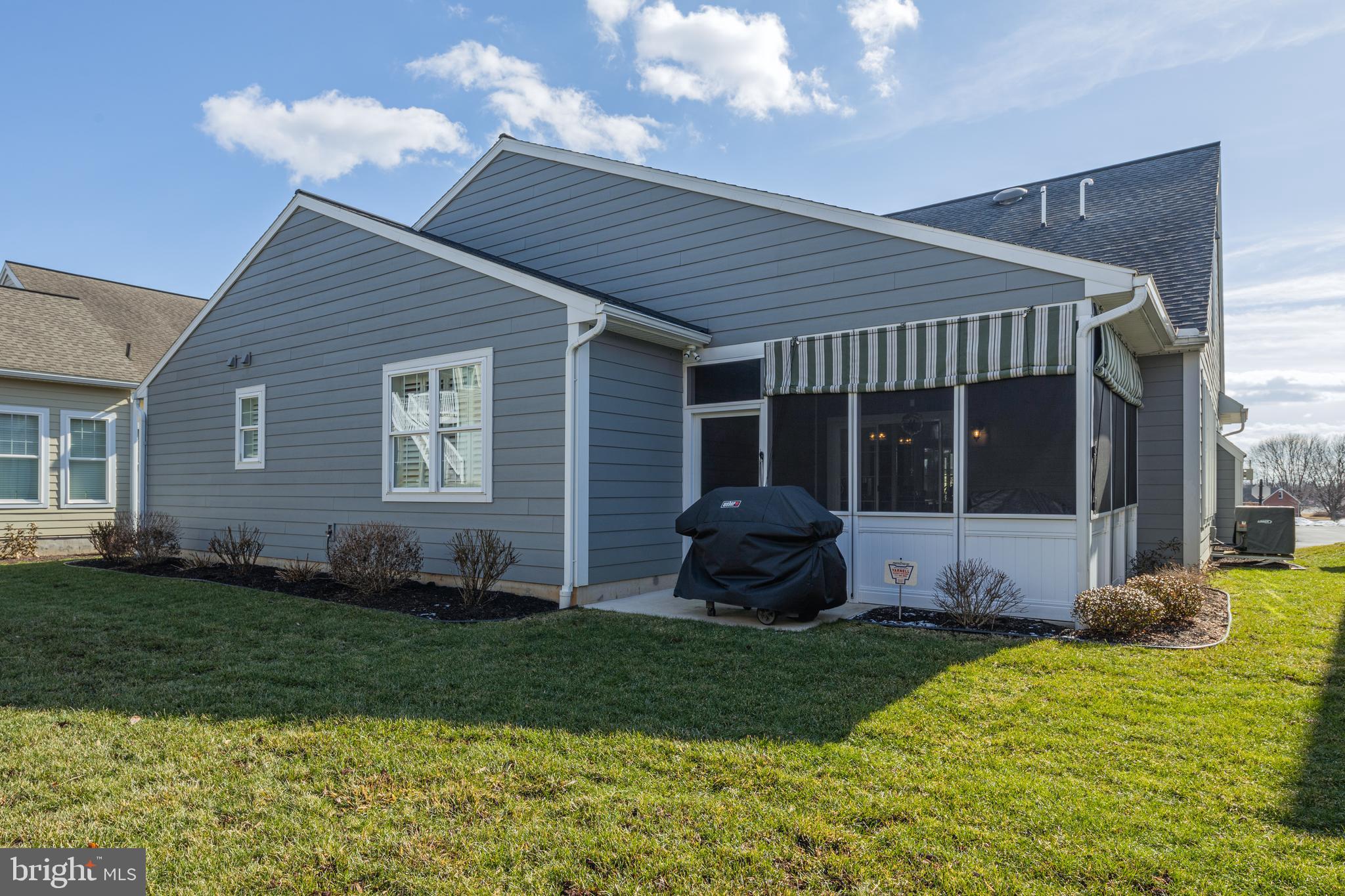 HOME TOWNE SQUARE - Residential