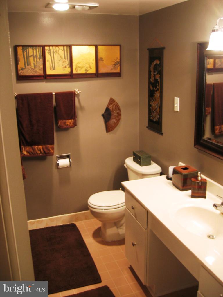 SKYLINE PLAZA - Residential Lease