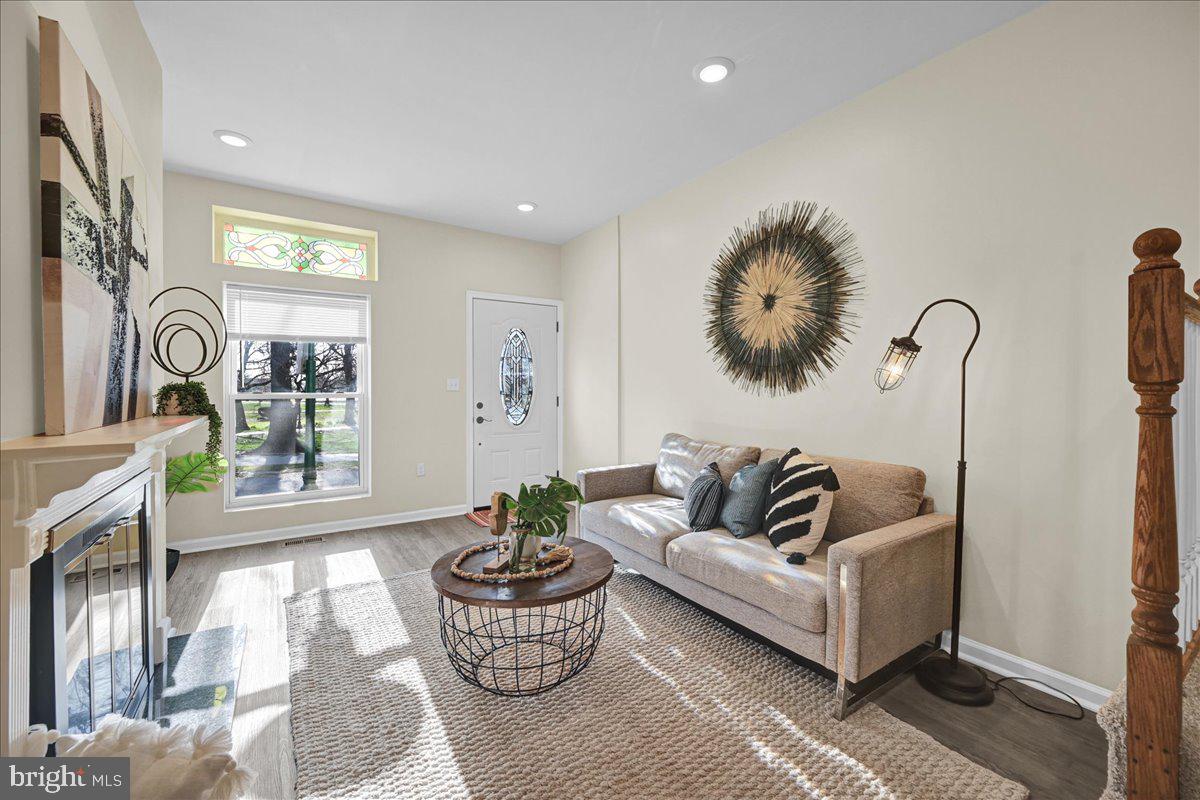 LOCUST POINT - Residential