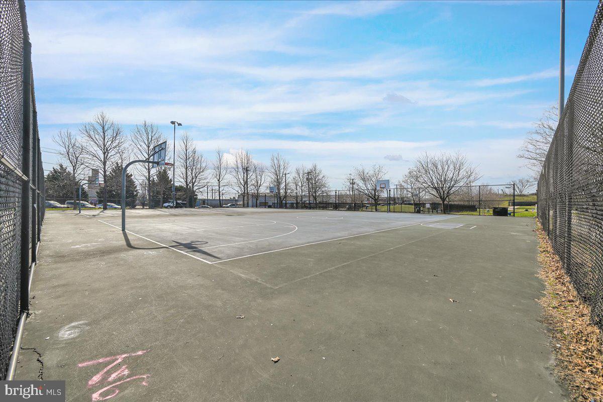 LOCUST POINT - Residential