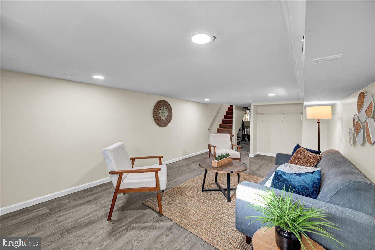 LOCUST POINT - Residential