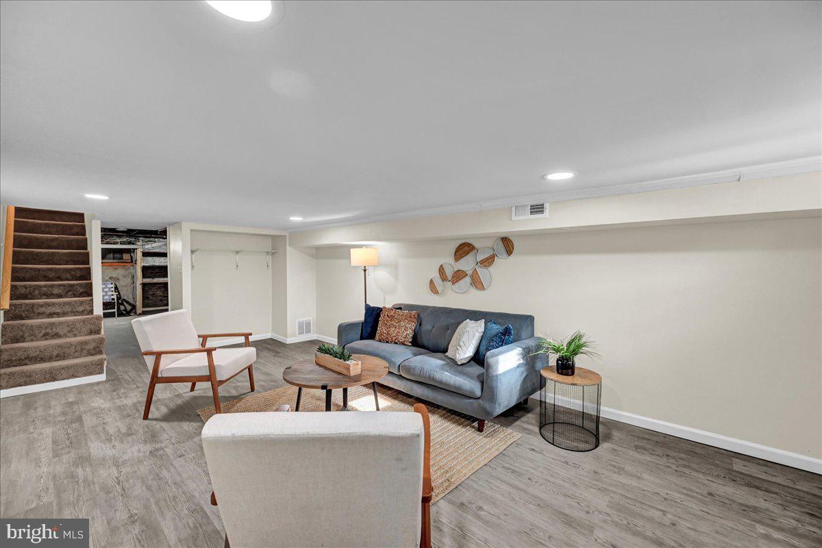 LOCUST POINT - Residential