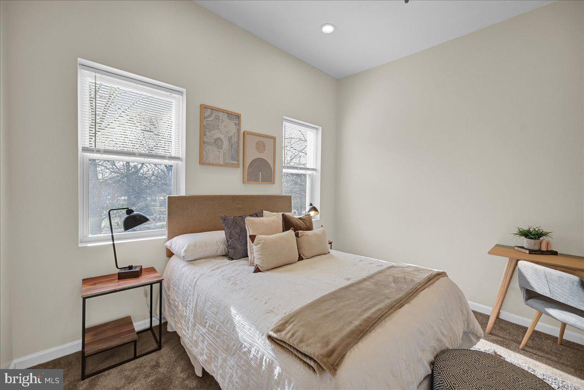 LOCUST POINT - Residential