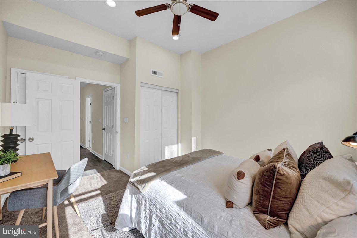 LOCUST POINT - Residential
