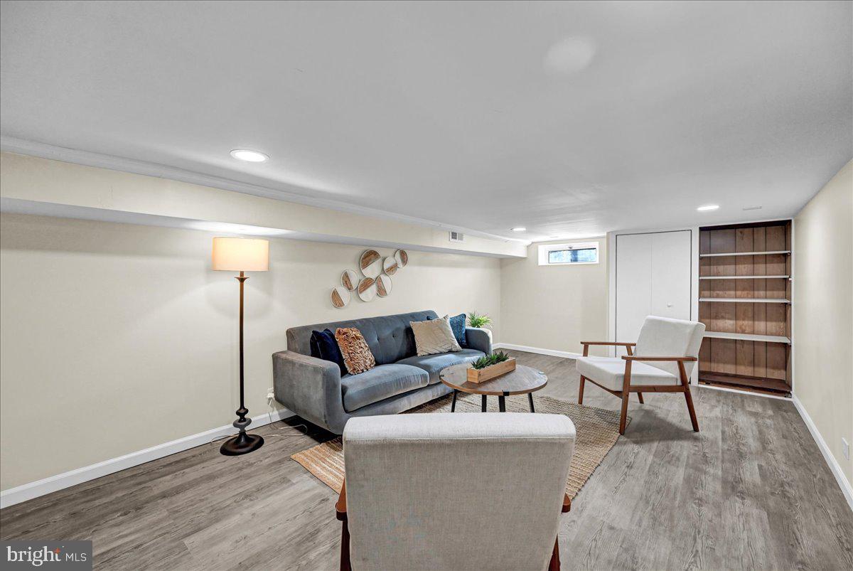 LOCUST POINT - Residential